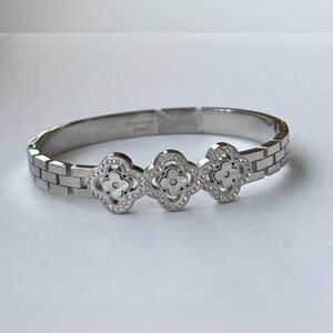 Chic Silver Bracelet with Floral Accents